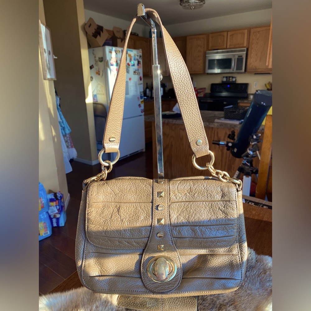 SALE 🌺Bodhi Leather Shoulder Satchel bag. Designed in the USA tan taupe color